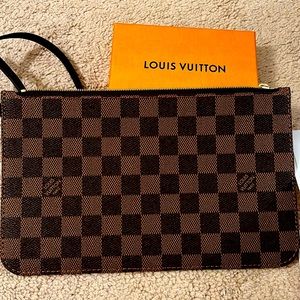 BRAND NEW Louis Vuitton Neverfull pouchette
